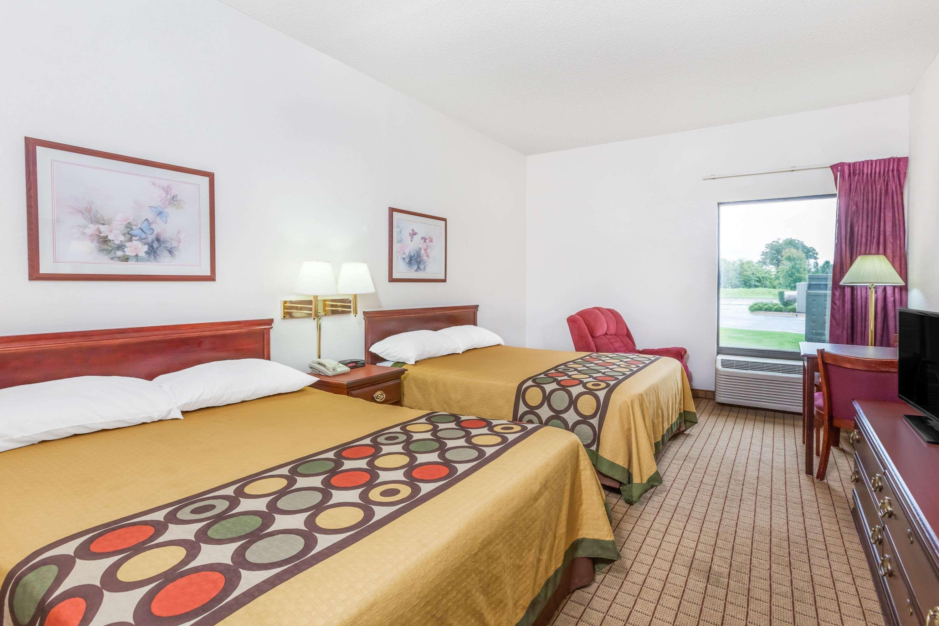 Super 8 By Wyndham Conway Hotell Exteriör bild