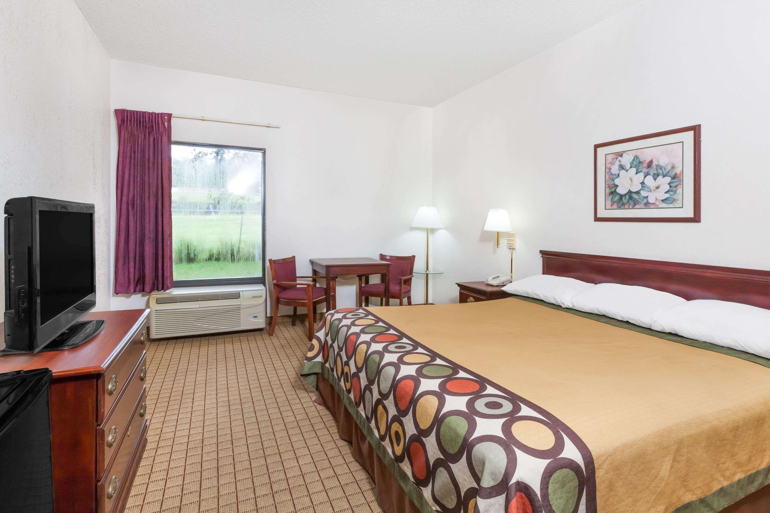 Super 8 By Wyndham Conway Hotell Exteriör bild